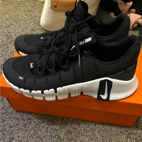 Nike Metcons - Picture 1 of 3